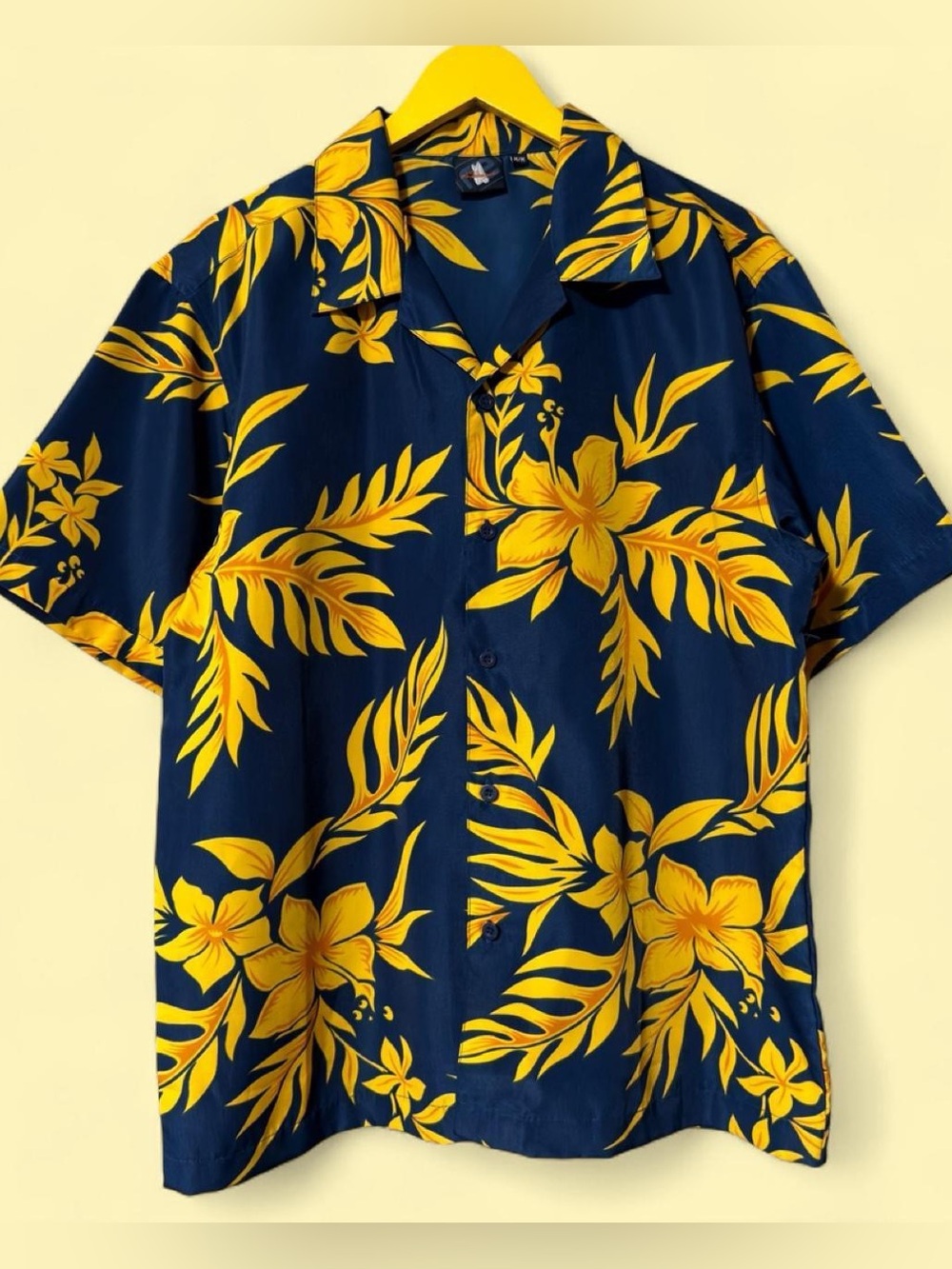 R2 Yellow and blue Hawaiian shirt with a tropical vibe. Size M Y2K